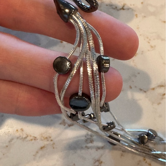 Elegant Silver and Black Beads Bracelet - Picture 4 of 8